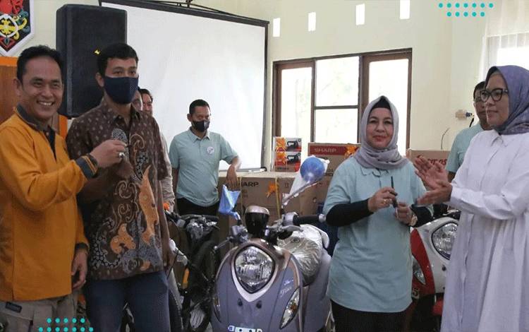 Warga Palangka Raya Dapat Hadiah Kulkas Hingga Motor Karena Taat Bayar Pajak