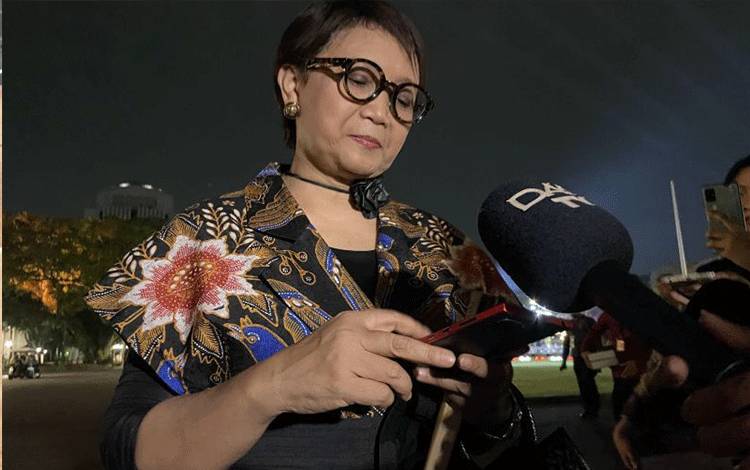 Para Menteri Kabinet Turut Meriahkan Istana Berbatik