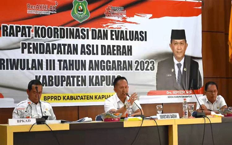 Camat di Kapuas Diminta Bekerja Keras Tingkatkan PAD
