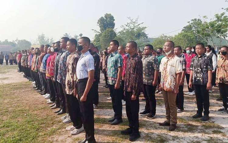 Pengurus OSIS SMAN 5 Palangka Raya Dilantik pada Hari Batik