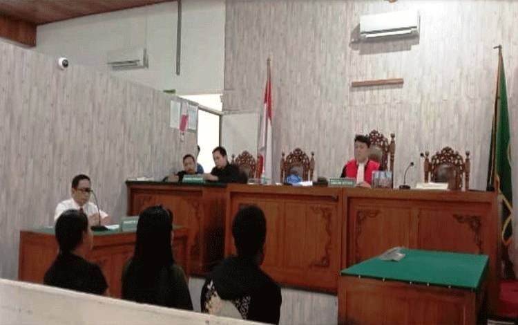 Dua PSK di Aplikasi MiChat dan Satu Pria Hidung Belang Diadili