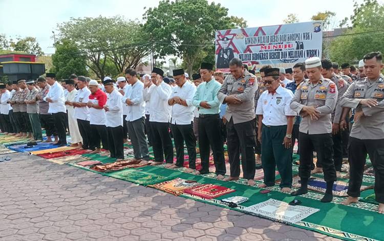 Polres Seruyan Gelar Salat Istisqa