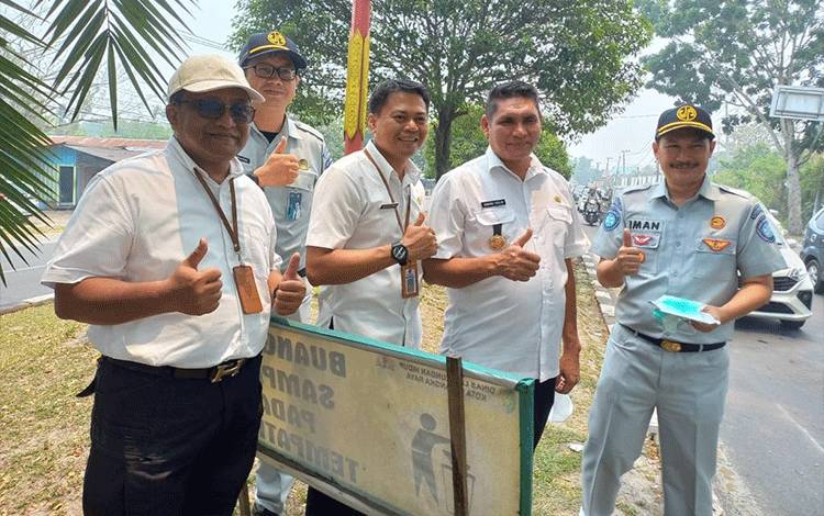 Bapenda Kalteng Bersama Jasa Raharja Bagikan Masker