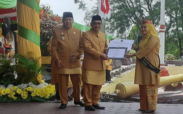 Raih Prestasi Gemirlang, Pemudi ini Dapat Apresiasi dari Pemkab Kobar