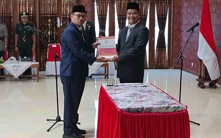 Pj Bupati Seruyan Lantik Bahrun Abbas Sebagai Pj Sekda