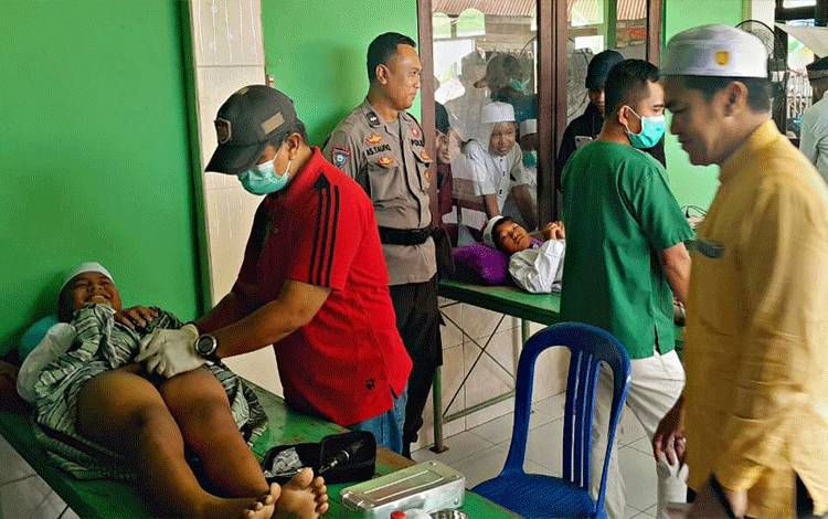 Ketua DPRD Pulang Pisau Hadiri Khitanan Massal Desa Tahai Baru