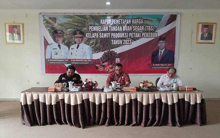 Disbun Kalteng Tetapkan Harga TBS Kelapa Sawit Terendah Rp1.720