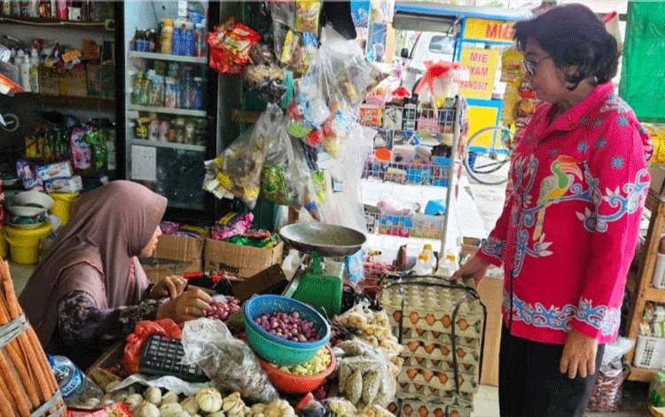 Pj Bupati Lamandau Pantau Harga dan Ketersediaan Stok Sembako