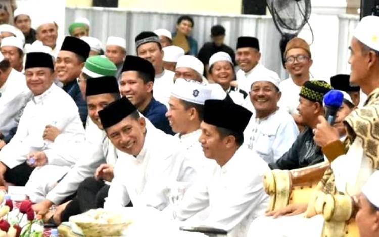 Pj Bupati Barito Utara Hadiri Maulid Nabi di Masjid H Muhammad Sidik?