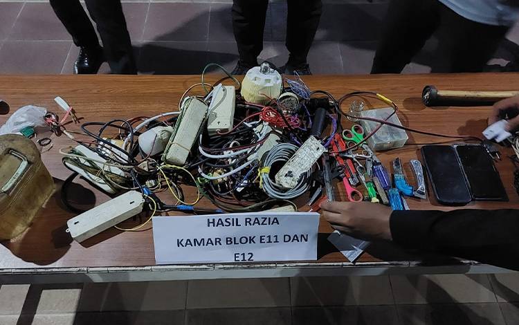 Petugas Temukan Senjata Tajam dan Barang Terlarang saat Razia di Rutan Palangka Raya