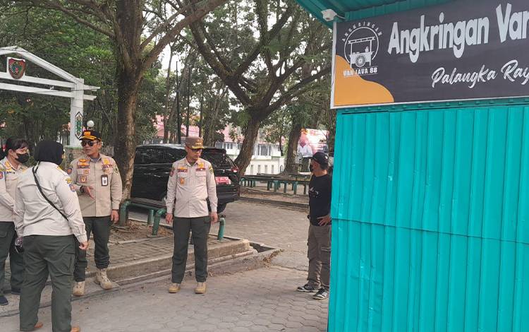 Dilarang Berjualan di Taman Yos Sudarso Palangka Raya