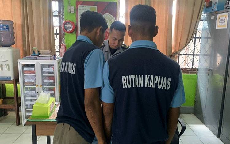 Rutan Kapuas Penuhi Hak Dua WBP Terima Bebas Cuti Bersyarat