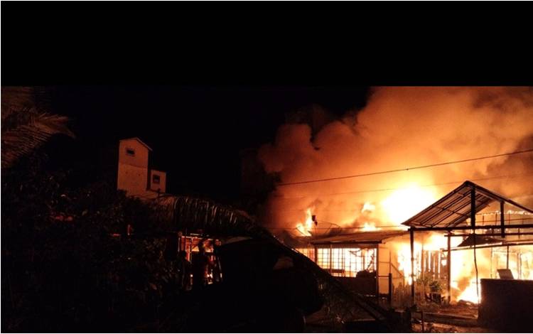Sejumlah Rumah, Barak, dan Satu Gedung Walet Terbakar di Samuda