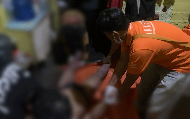 Seorang Pria Ditemukan Terbujur Kaku di Flamboyan Bawah
