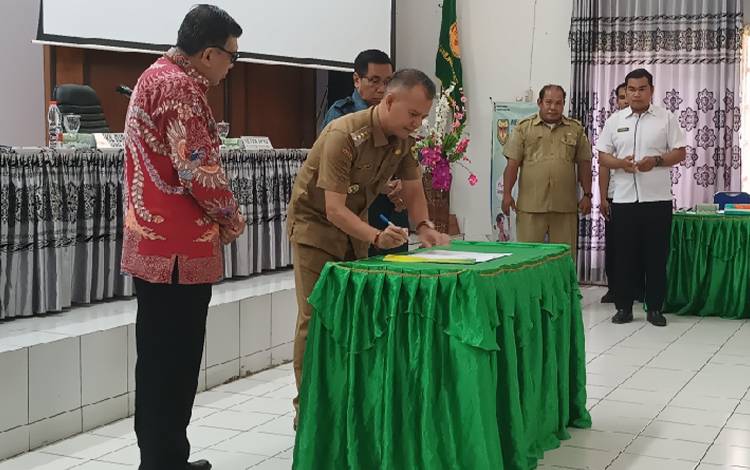 Bupati Gunung Mas Tanda Tangani Komitmen Bersama Tingkatkan Inovasi Daerah