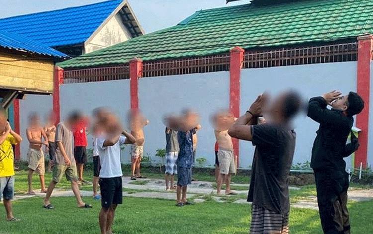 Petugas Jaga Rutan Kuala Kapuas Rutin Ajak WBP Ikuti Senam?