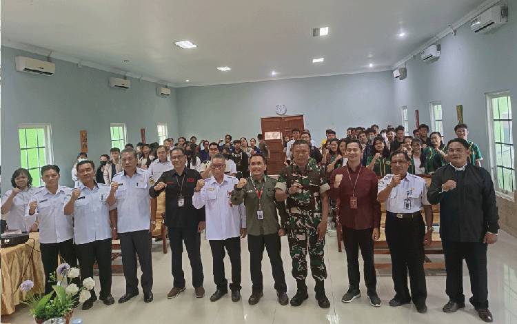 DPMD Kalteng Beri Pendidikan Politik pada Pemuda Gunung Mas