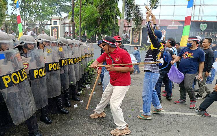 Polres Barito Timur Gelar Simulasi Sispamkota Antisipasi Kericuhan Pemilu 2024