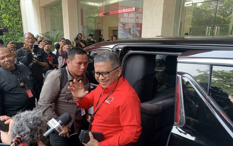 Hasto: Pemanggilan Gibran akan Dijadwalkan Ulang