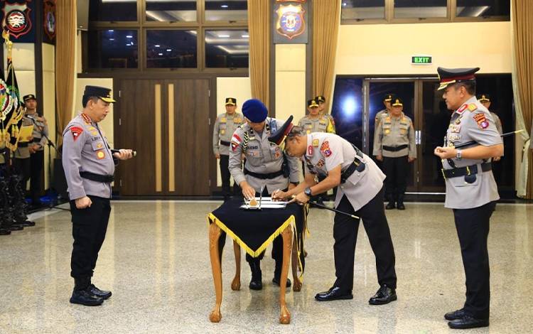 Kapolri Pimpin Sertijab Pati Polri, Irjen Pol Djoko Poerwanto Resmi Jabat Kapolda Kalteng