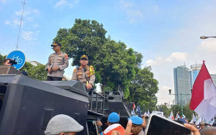 Ribuan Personel Kepolisian Kawal Pendaftaran Bacapres di KPU