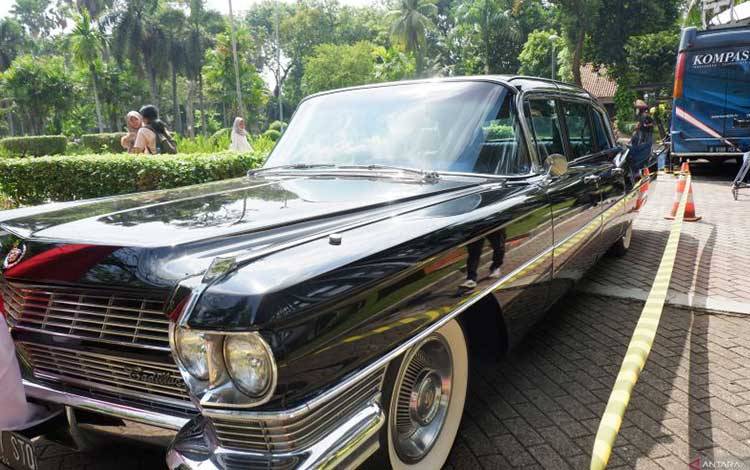 Ganjar-Mahfud Daftar ke KPU RI Naik Eks Mobil Dinas RI-1 Soekarno