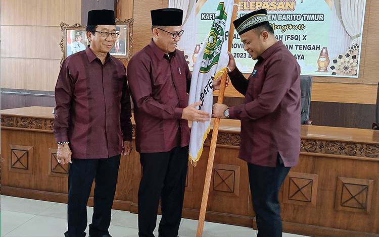Pj Bupati Barito Timur Lepas Kafilah LASQI untuk Ikut FSQ X Kalimantan Tengah