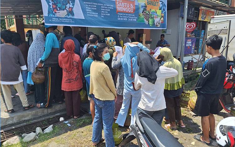 Pasar Penyeimbang Pemko Palangka Raya Diserbu Warga