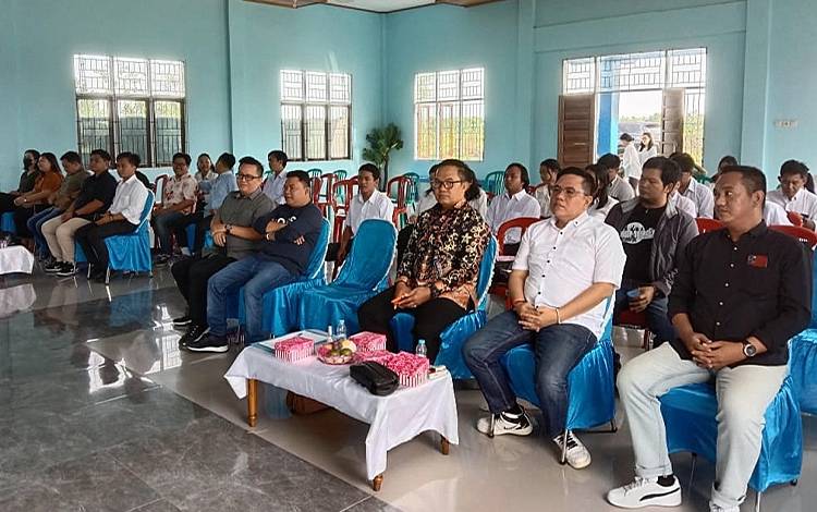 Asisten I dan Wakil Ketua I DPRD Hadiri Dialog Publik Pembangunan Barito Timur Ramah Lingkungan