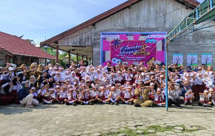 Disdik Kotim Dampingi Kemenkeu Mengajar di SDN 2 Mentaya Seberang