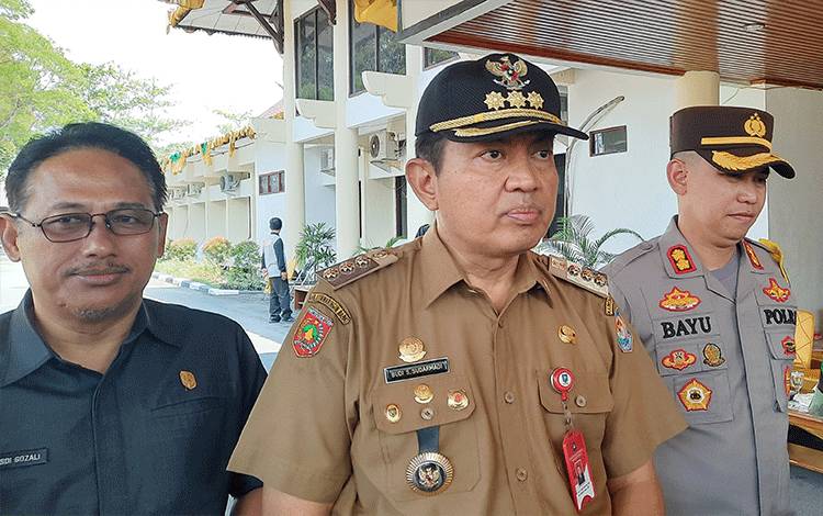 Sejumlah Fasilitas Umum Rusak Diterjang Angin Kencang, Pj Bupati Kobar Minta Tiga Hari Rampung Diperbaiki