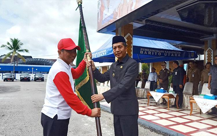 Pj Bupati Barito Utara Lepas Peserta Upacara Peringatan HSP ke 95 dan IBAB Tingkat Kalteng
