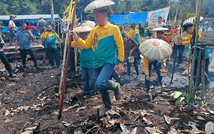 Masyarakat Gunung Mas Diharapkan Bisa Meneruskan Tradisi Harubuh Manugal