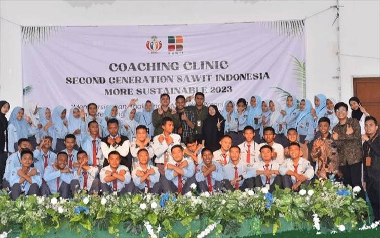 Coaching Clinic Ajarkan Praktik Terbaik Pertanian Kelapa Sawit Berkelanjutan
