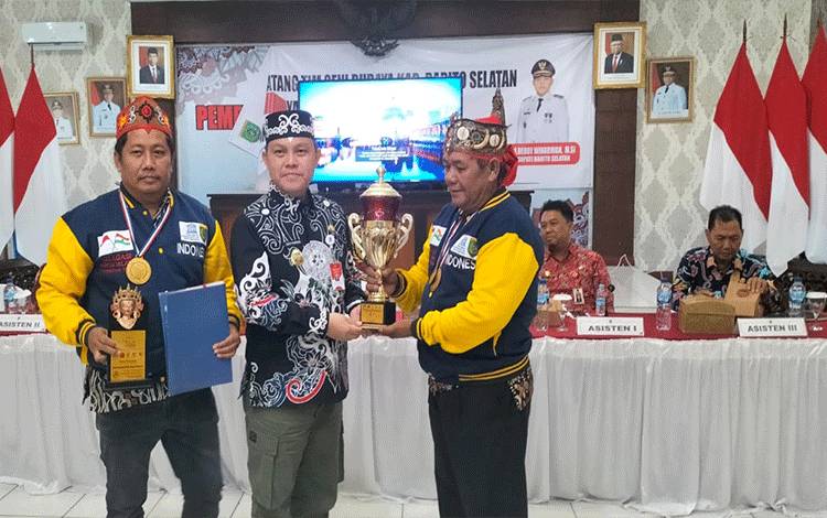 Tim Seni Budaya Sanggar Ranu Mareh Sabet Juara II International Folk Dance Festival di Uttar Pradesh New Delhi