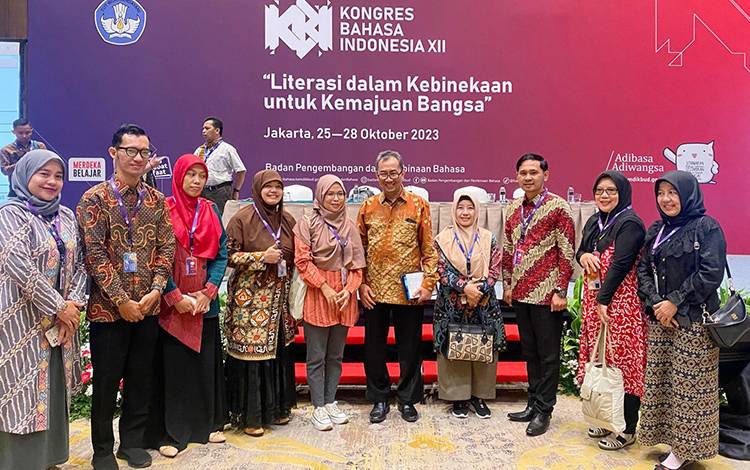 Kadisdik Kalteng Kenalkan Suku Dayak di Kongres Bahasa Indonesia