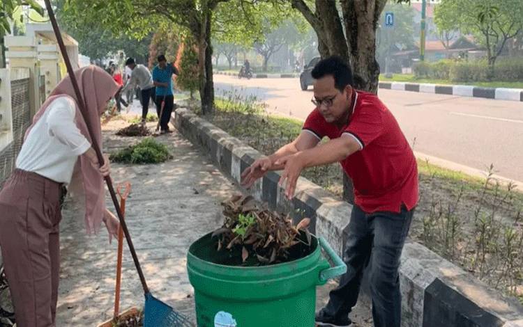 Pemko Palangka Raya Lakukan Gerakan Jumat Bersih
