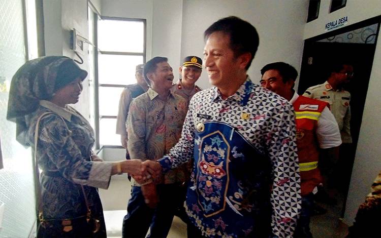 Ketua Komisi III DPRD Barito Utara Apresiasi Perusahaan Salurkan CSR Bangun Kantor Desa