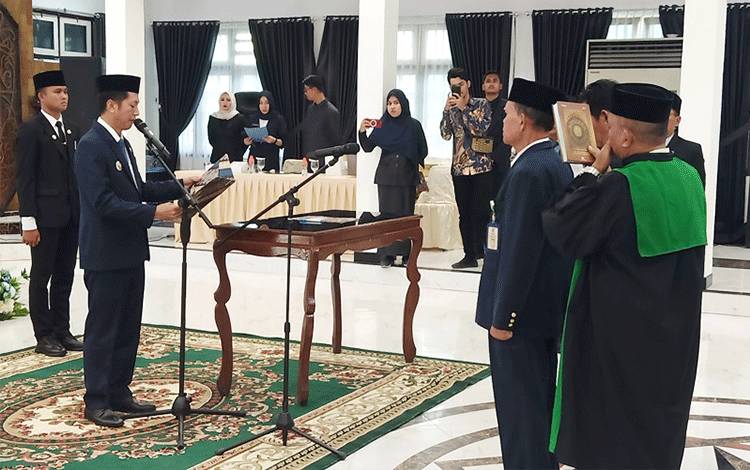 Pj Bupati Barito Utara Lantik JPT Pratama dan Pejabat Administrator
