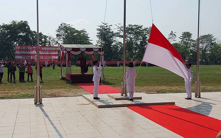 Upacara Peringatan Hari Sumpah Pemuda ke-95 Tingkat Provinsi Kalteng di Kapuas Berlangsung Khidmat