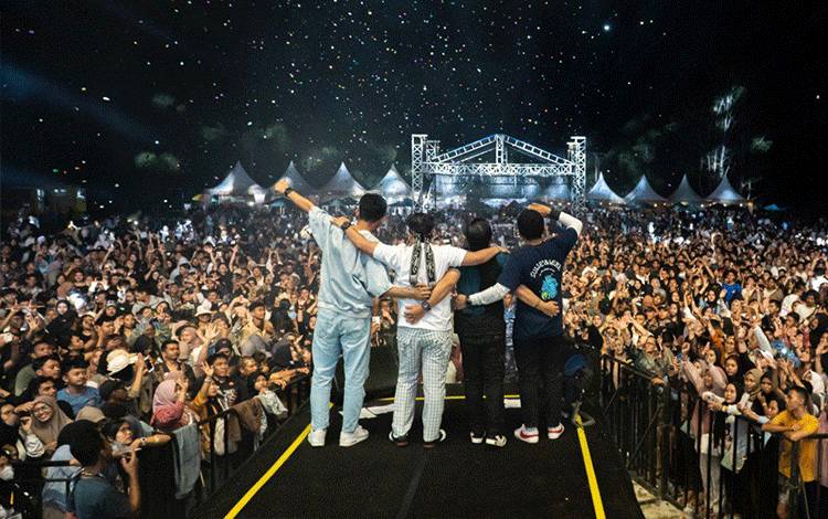 Wali Band Jadi Closing Pentastik 2023 di Pangkalan Bun, Sukses Bawakan Lagu Tahun 2000-an