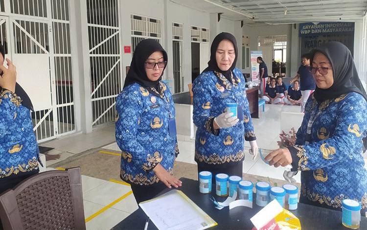 Lapas Perempuan Palangka Raya Lakukan Tes Urine Mendadak untuk Perangi Narkoba
