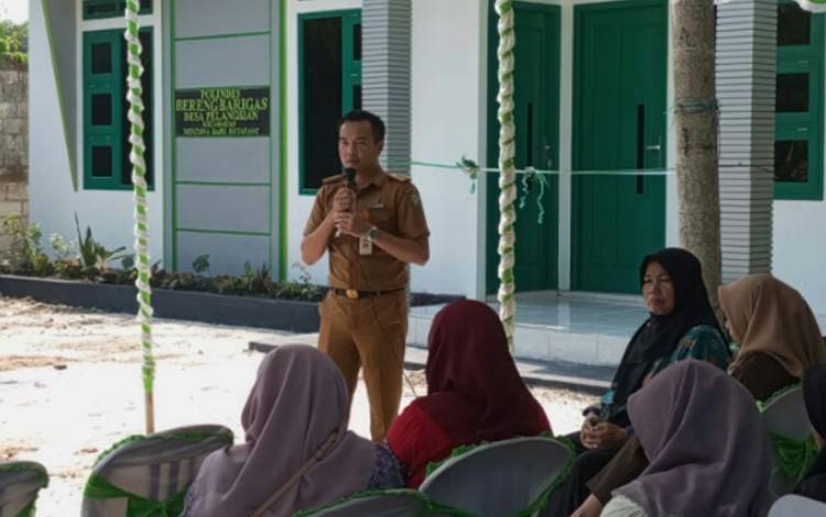 Camat MB Ketapang Resmikan Polindes Pelangsian