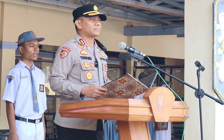 Kapolres Barito Selatan Pimpin Apel di SMAN 1 Buntok