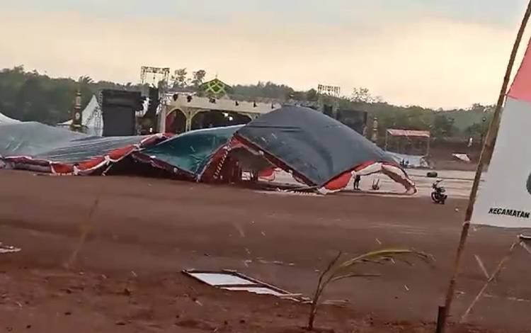 Tenda MTQ Kotim di Parenggean Rusak Setelah Diterjang Angin Kencang