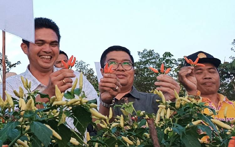 DPRD Gunung Mas Dorong Dinas Pertanian Segera Tindak Lanjuti Usulan Poktan Pasare Hamparan Tani