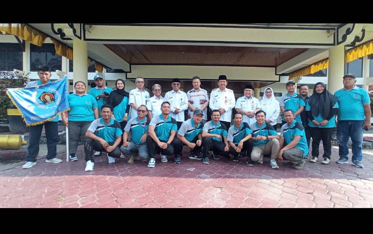 Pj Bupati Berangkatkan Wartawan Kobar Ikuti Porwada Kalteng 2023