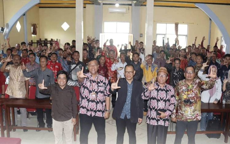 Pj Sekda Seruyan Buka Sosialisasi Penetapan Batas Desa