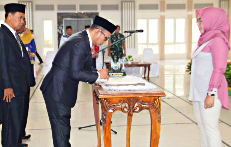 Nunu Andriani Lantik Pimpinan BAZNAS Pulang Pisau 2023-2028