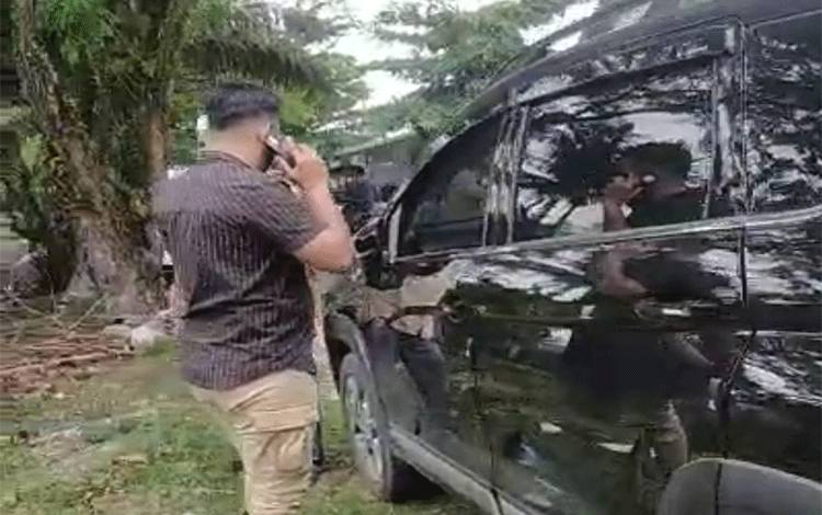 Ditinggal Salat Jumat, Kaca Mobil Expander Cross Dipecah Pencuri di Sampit